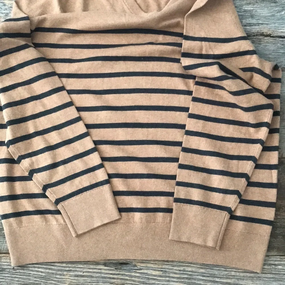 Gap Camel - Gray Stripe Sweater XL